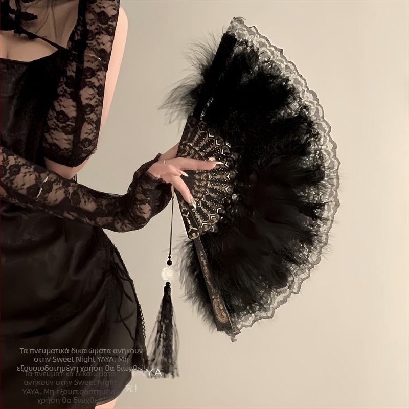 Βεντάλια Cheongsam με φτερό σε αρχαίο στυλ, πτυσσόμενη γυναικεία βεντάλια Hanfu για την Πρωτοχρονιά, μαύρη δαντελένια βεντάλια χορού, ρετρό κινέζικο στυλ