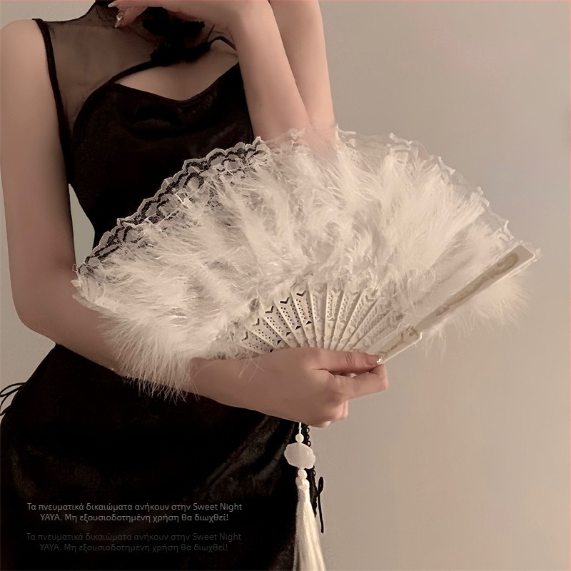 Βεντάλια Cheongsam με φτερό σε αρχαίο στυλ, πτυσσόμενη γυναικεία βεντάλια Hanfu για την Πρωτοχρονιά, μαύρη δαντελένια βεντάλια χορού, ρετρό κινέζικο στυλ