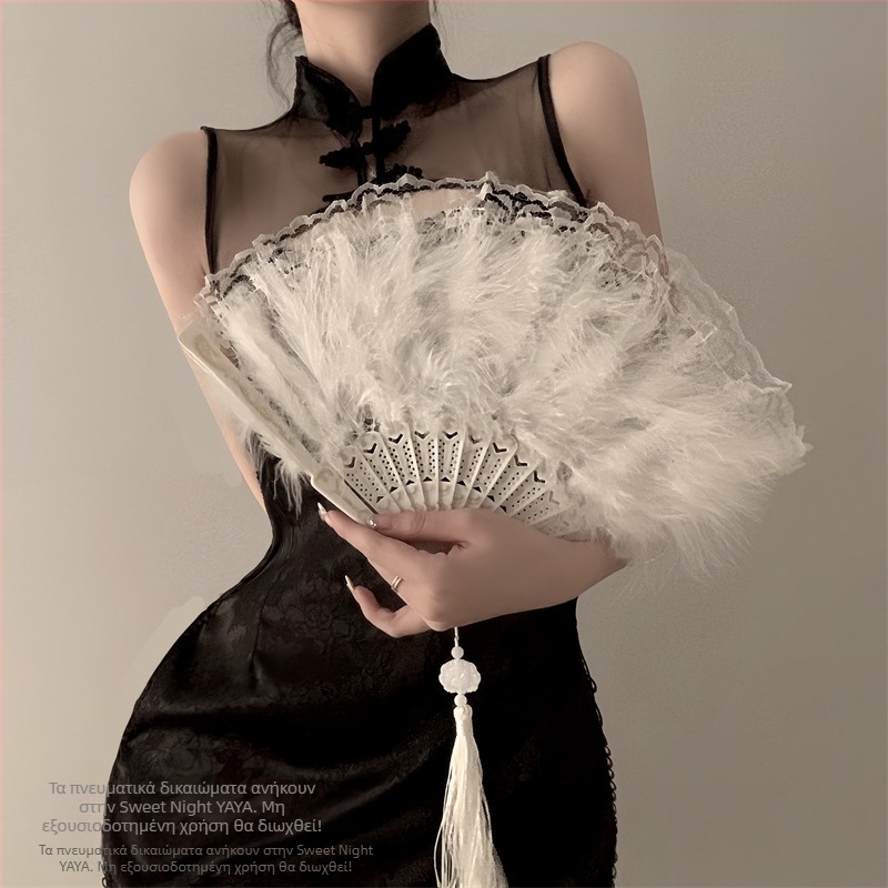 Βεντάλια Cheongsam με φτερό σε αρχαίο στυλ, πτυσσόμενη γυναικεία βεντάλια Hanfu για την Πρωτοχρονιά, μαύρη δαντελένια βεντάλια χορού, ρετρό κινέζικο στυλ