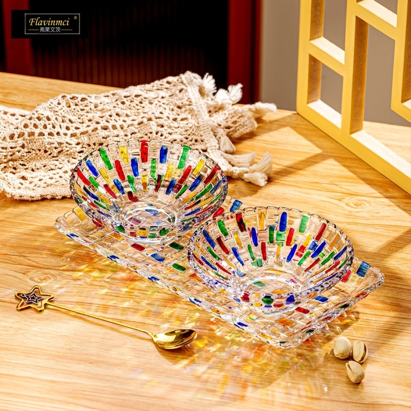 Πολύχρωμο γυάλινο πιάτο αποξηραμένων φρούτων, βαμμένος δίσκος από μπαμπού με ρίγες, γυάλινο μπολ, μπολ επιδορπίων, τραπεζάκι σαλονιού, πιάτο με φρούτα