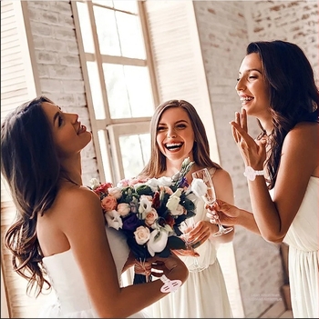 Βραχιόλι καρπού με λουλούδι, βραχιόλι με μαργαριτάρια, χέρι-λουλούδι, νύφη, γάμος, καρπός με λουλούδι, μαργαριτάρι, χέρι-τορτέν