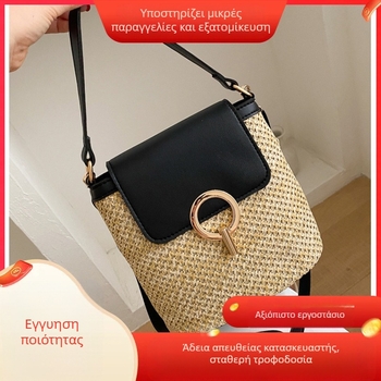 Γυναικεία τσάντα crossbody – αστική απλότητα, ψάθα, στρογγυλός σχήματος, κλείσιμο με λουκέτο, εσωτερική θήκη για κινητό