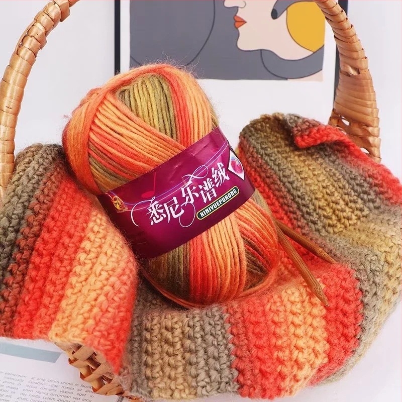 Σετ χειροποίητα πλεκτό: καπέλο, φουλάρι και μαντήλι σε ουράνιο τόξο ριγών με μοτίβο παρτιτούρας, από παχύ μαλλί για μωρά.