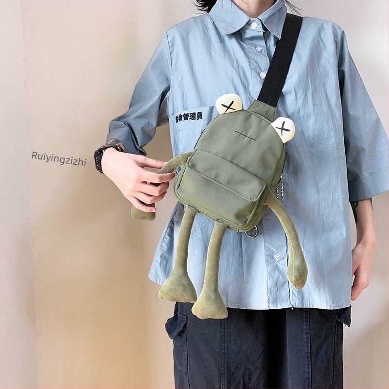 Rui Ying νάιλον τσάντα crossbody με χαρακτήρα βάτραχος σε καρτούν – street trend, μικρή καθημερινή τσάντα, κλείσιμο με φερμουάρ, επένδυση πολυεστέρα, εσωτερικό τσεπάκι με φερμουάρ και θήκη για ID