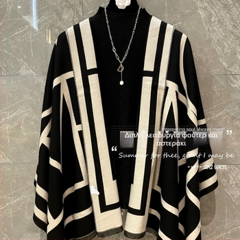 Γυναικείο φουλάρι – ύφασμα μιμητικού κασμίρ; βασικό υλικό: ακρυλικό; διατηρεί τη θερμότητα, προστασία από τον ήλιο και τη σκόνη; κατάλληλο για τέσσερις εποχές