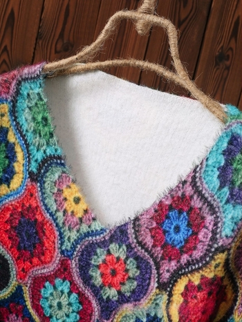 Πουλόβερ με V-λαιμό, γεωμετρικό σχέδιο, πολυεστερικό ύφασμα, φθινόπωρο 2024