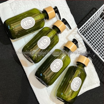 Διπλό σετ φιαλών σαμπουάν με δοσομετρικό, αντλία από μπαμπού, PET υλικό, κατασκευασμένες με Blow molding, καλλυντική συσκευασία