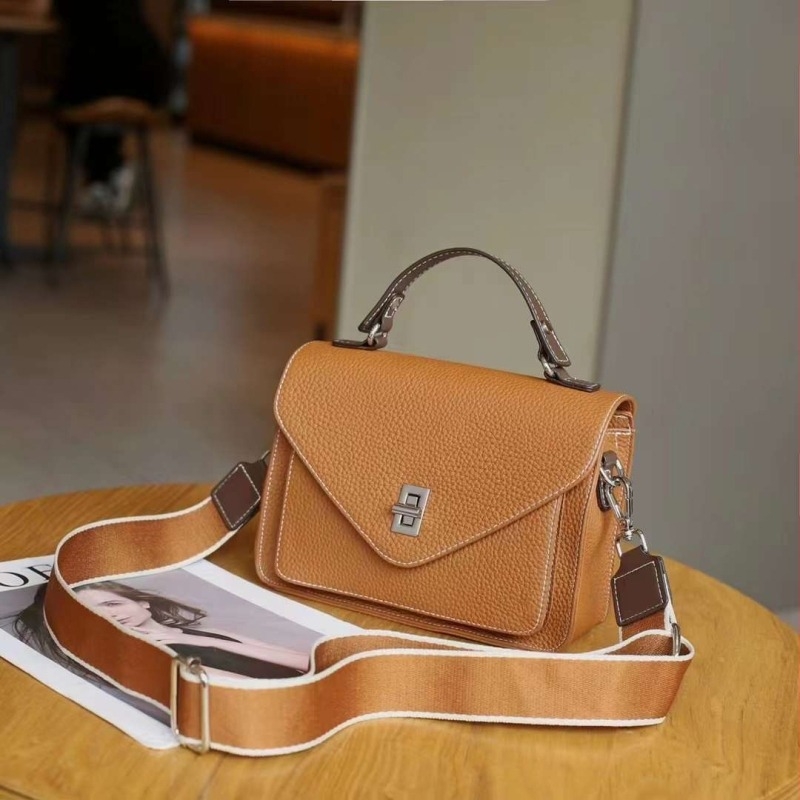 Τσάντα αγγελιοφόρου από γνήσιο δέρμα, στυλ δρόμου, envelope τσάντα, άνοιγμα τύπου καπακιού, οριζόντιο τετράγωνο σχήμα