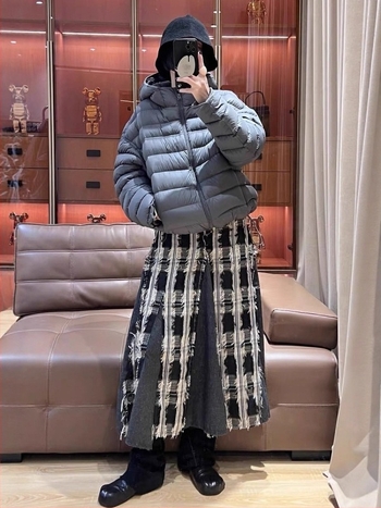 Γυναικείο μπουφάν με κουκούλα, νάιλον εξωτερικό ύφασμα (γέμισμα από πούπουλο πάπιας 201–300 g, περιεκτικότητα σε πούπουλο 56–60%, παχιά μόνωση)