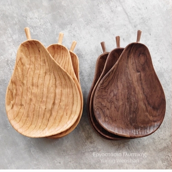 Ξύλινο πιάτο σε σχήμα αχλαδιού, χειροποίητο, με υφή, από ολόκληρο ξύλο (Υλικό: Ξύλο καρυδιάς της Βόρειας Αμερικής; Μορφή: Αχλάδι; Φινίρισμα: Υφή; Κατασκευή: Ολόκληρο ξύλο; Στυλ: Μοντέρνος μινιμαλισμός)