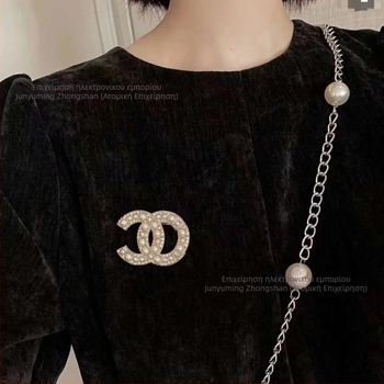 Καρφίτσα ορείχαλκου με διαμάντια, για γυναίκες, κομψός στυλ, σε σχήμα γράμματος, μνημονική έκδοση, φθινόπωρο 2025