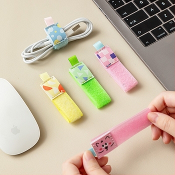 Οργανωτής καλωδίων από δέρμα με Velcro – cartoon στυλ, πολυλειτουργικός για καλώδια δεδομένων, ταξίδια και επιτραπέζια αποθήκευση