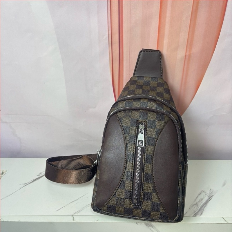 Γυναικεία crossbody τσάντα σε αστικό μινιμαλιστικό στυλ, PU δέρμα, επένδυση πολυεστέρα, κλείσιμο με φερμουάρ, εσωτερικές τσέπες για κινητό και ταυτότητα.