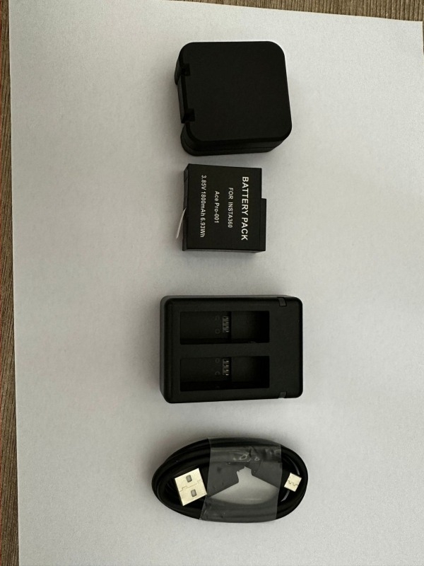 Φορτιστής Insta360 Ace (MSO-0018) - πλαστικό περίβλημα, περιλαμβάνεται καλώδιο φόρτισης