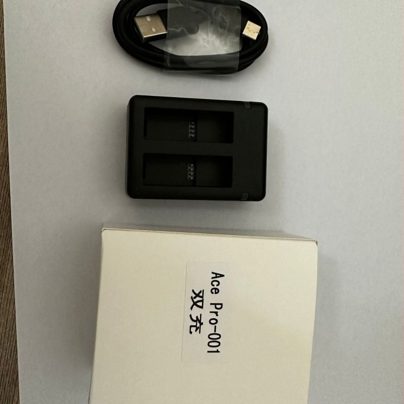 Φορτιστής Insta360 Ace (MSO-0018) - πλαστικό περίβλημα, περιλαμβάνεται καλώδιο φόρτισης