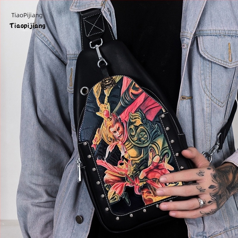 Ανδρική δερμάτινη τσάντα crossbody Naughty craftsman με χειροποίητη χαρακτική δέρματος, γνήσιο δέρμα, street trend, μεγάλη χωρητικότητα, μοτίβο ζώων