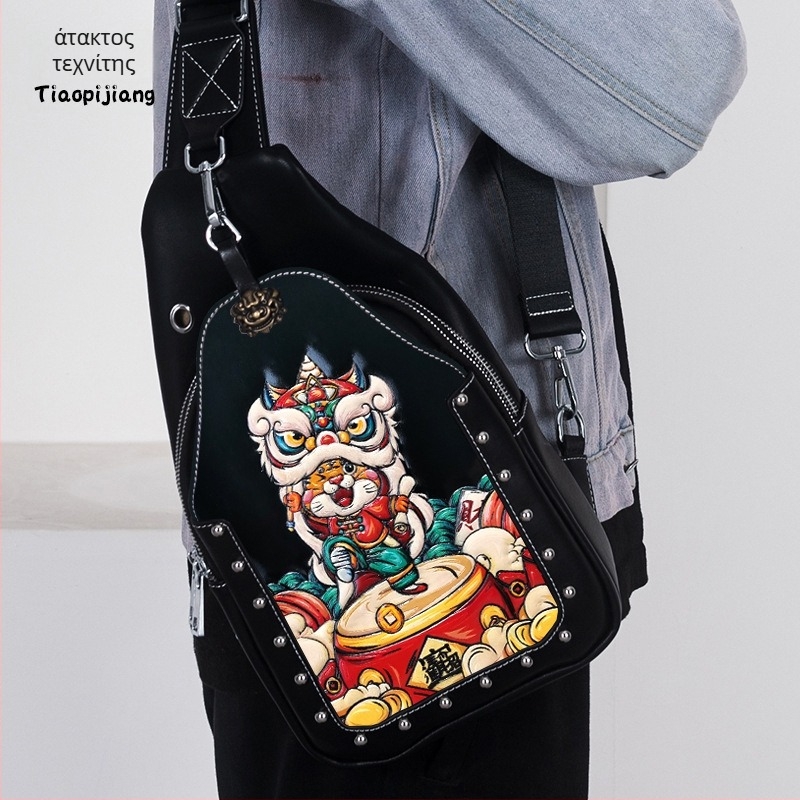Ανδρική δερμάτινη τσάντα crossbody Naughty craftsman με χειροποίητη χαρακτική δέρματος, γνήσιο δέρμα, street trend, μεγάλη χωρητικότητα, μοτίβο ζώων