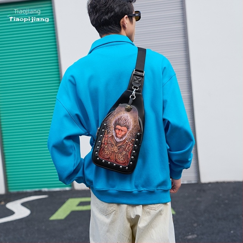Ανδρική δερμάτινη τσάντα crossbody Naughty craftsman με χειροποίητη χαρακτική δέρματος, γνήσιο δέρμα, street trend, μεγάλη χωρητικότητα, μοτίβο ζώων