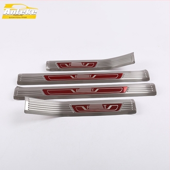 Ράγα κατωφλίου Passat από ανοξείδωτο ατσάλι, με πεζοπορικό υποδοχής και προστασία πορτμπαγκάζ από κρούσεις; Διαθέσιμη παραμετροποίηση επεξεργασίας; χωρίς εκτυπωμένο λογότυπο; αδειοδοτούμενη ιδιωτική ετικέτα