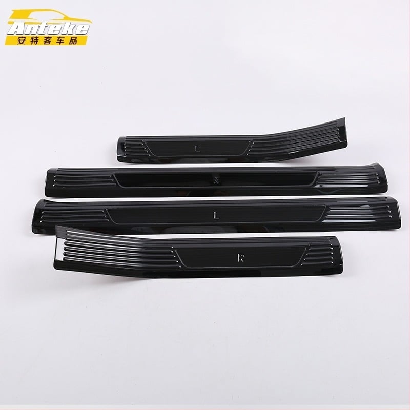 Ράγα κατωφλίου Passat από ανοξείδωτο ατσάλι, με πεζοπορικό υποδοχής και προστασία πορτμπαγκάζ από κρούσεις; Διαθέσιμη παραμετροποίηση επεξεργασίας; χωρίς εκτυπωμένο λογότυπο; αδειοδοτούμενη ιδιωτική ετικέτα