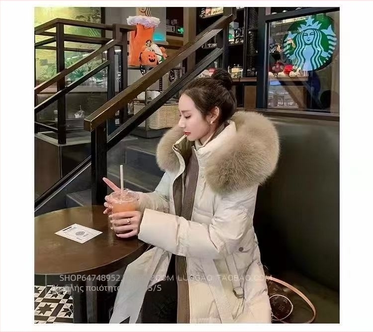 Μακρύ μπουφάν με κουκούλα και γιακά από γούνα ρακούν, αποσπώμενη κουκούλα, στενή γραμμή, μήκος πάνω από το γόνατο, γέμισμα με πούπουλο πάπιας