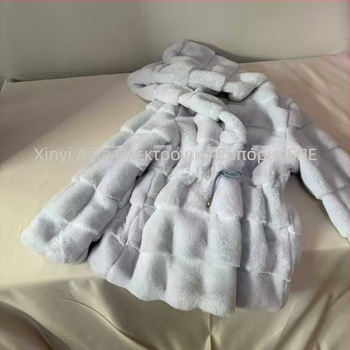 Γυναικείο παλτό από συνθετική γούνα, με κουκούλα, στη μέση εφαρμοστό, μακρύ μήκος, οριζόντια υφή συνθετικής γούνας