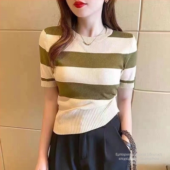 Πλεκτός γυναικείος πουλόβερ με κουκούλα από βισκόζη, ριγέ – στενή γραμμή, 3/4 μανίκια