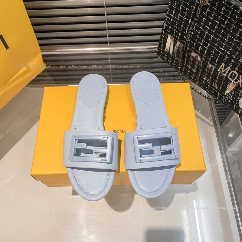 Γυναικείες σάνδαλ με τετράγωνη αγκράφα, επίπεδη σόλα, στρογγυλή μύτη, μινιμαλιστικό καλοκαιρινό στυλ, άνω μέρος: υπερίνες; επένδυση: γούνα προβάτου; σόλα: καουτσούκ