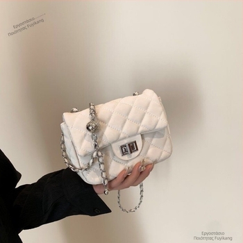 Τσάντα crossbody με οριζόντια τετράγωνη μορφή και βελούδινη επένδυση (πολυεστέρας; κλείσιμο με λουκέτο; εσωτερική θήκη με λαμιναρισμένο φερμουάρ)