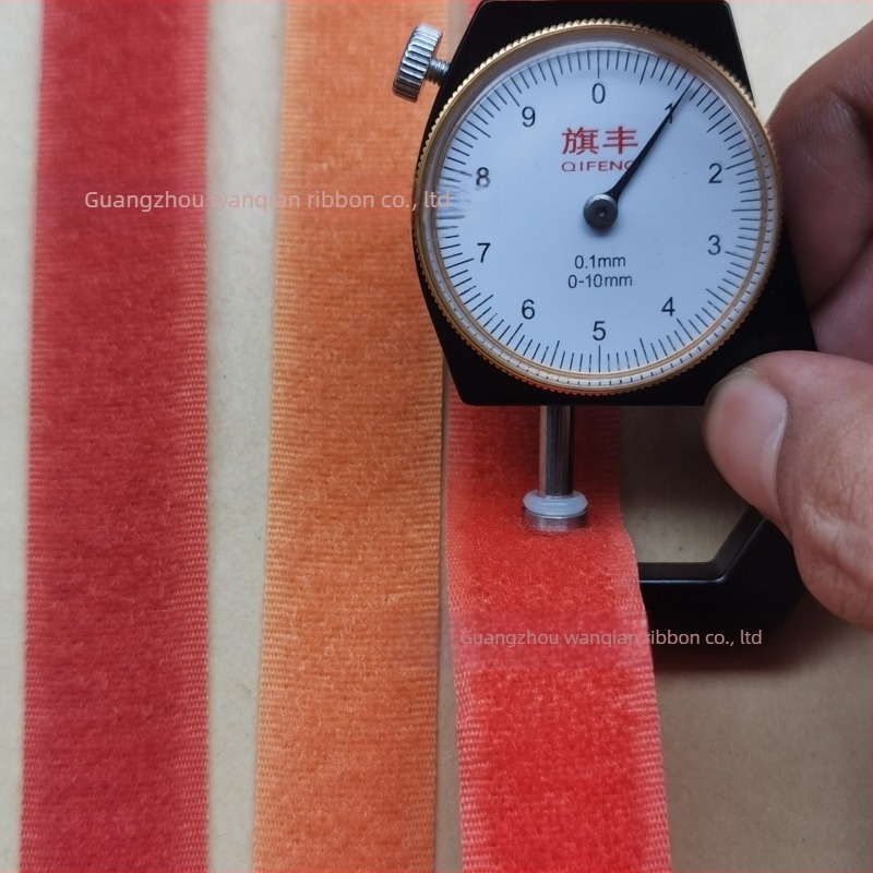 Thousand Thousand Velcro ιμάντας ανάμικτης σύνθεσης — πολυεστέρας, νάιλον-πολυεστέρα ανάμειξη; κατάλληλο για προστατευτικό εξοπλισμό, σακίδια, τσάντες, μαξιλάρια καναπέ, καθίσεις αυτοκινήτων και ζώνες μέσης.