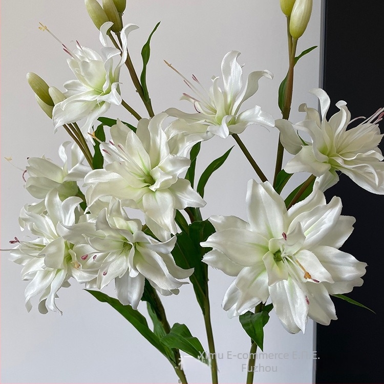 Τεχνητό λουλούδι κρίνος για τραπέζι, διπλό άνθος, ευρωπαϊκό στυλ, ελαφριά πολυτέλεια; Υλικά: Πλαστικό, μαλακό καουτσούκ, μεταξωτό λουλούδι