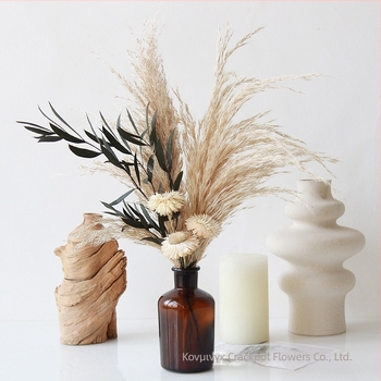 Μπουκέτο αποξηραμένων λουλουδιών με λεπτά φύλλα από καλαμιώνες — μίξη λεπτών φύλλων καλαμωτών με φλέβες φύλλων; συσκευασμένο σε διαφανή σακούλα OPP