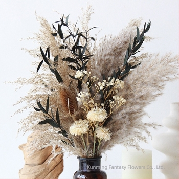 Μπουκέτο αποξηραμένων λουλουδιών με λεπτά φύλλα από καλαμιώνες — μίξη λεπτών φύλλων καλαμωτών με φλέβες φύλλων; συσκευασμένο σε διαφανή σακούλα OPP