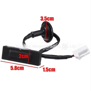 Κουμπί για το πίσω καπό αποσκευών Hyundai Accent Solaris | BFLC, Αριθμοί εξαρτημάτων: 812601R000, 81260-1R000 | Τρόπος ανοίγματος: Κουμπί