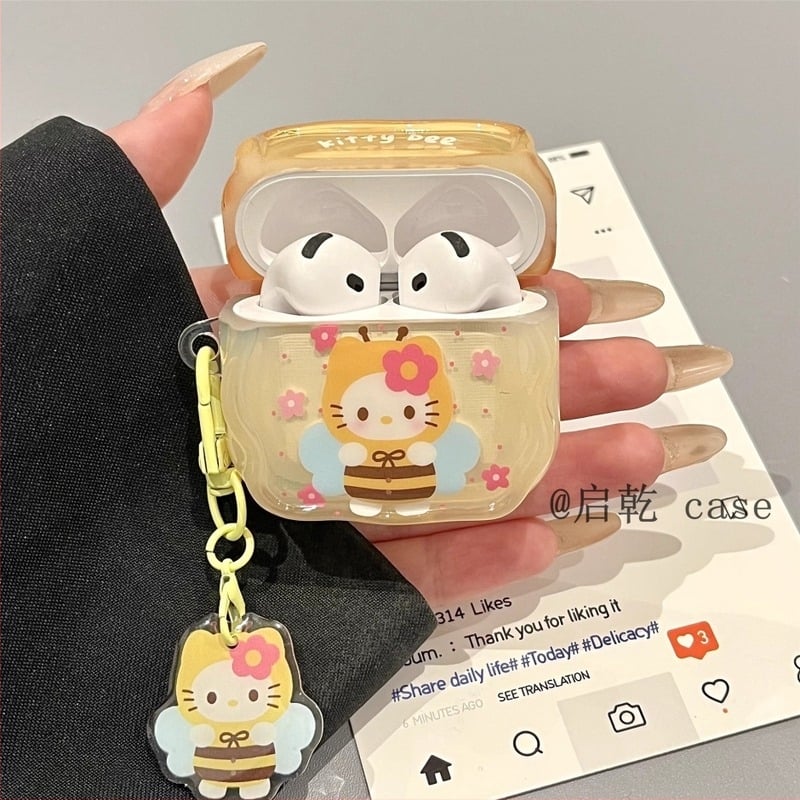 Θήκη προστασίας AirPods 4 με μενταγιόν Hello Kitty Μέλισσα — Υλικό TPU, Στυλ Καρτούν, Ολοκληρωμένος σχεδιασμός, Διαθέσιμη προσαρμογή