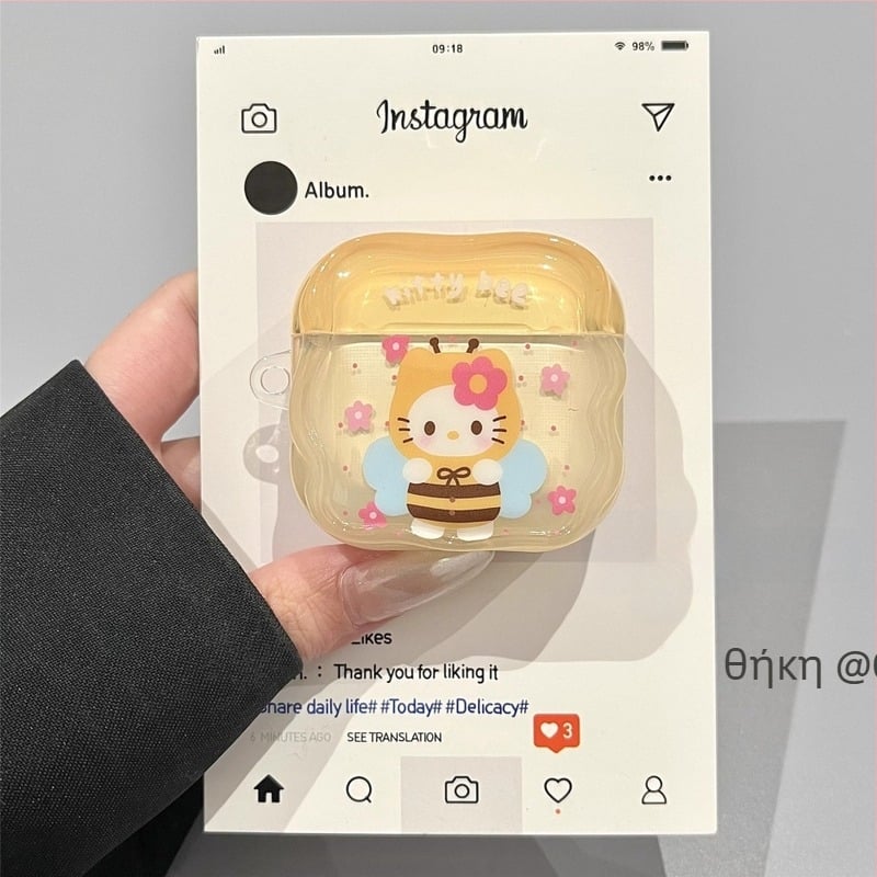Θήκη προστασίας AirPods 4 με μενταγιόν Hello Kitty Μέλισσα — Υλικό TPU, Στυλ Καρτούν, Ολοκληρωμένος σχεδιασμός, Διαθέσιμη προσαρμογή