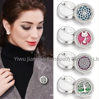 Αρωματοθεραπευτική καρφίτσα από κράμα με φινίρισμα ηλεκτροπλατίνας, μοτίβο μάσκας με διαμάντι σε στρώσεις, μίνι κλιπ για αιθέριο έλαιο· διακοσμητικό και πολυλειτουργικό· σχήματα: καρδιά, ρόμβος, U-σχήματος, σταγόνα, γεωμετρικό.