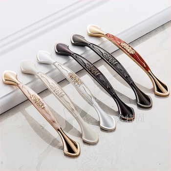 Μονοτρύπητη λαβή για ντουλάπι και συρτάρι, από κράμα ψευδάργύρου, ηλεκτροφορημένη επίστρωση, στυλ ελαφριάς πολυτέλειας; κατάλληλη για γκαρνταρόμπες, ντουλάπες, πόρτες και συρτάρια.