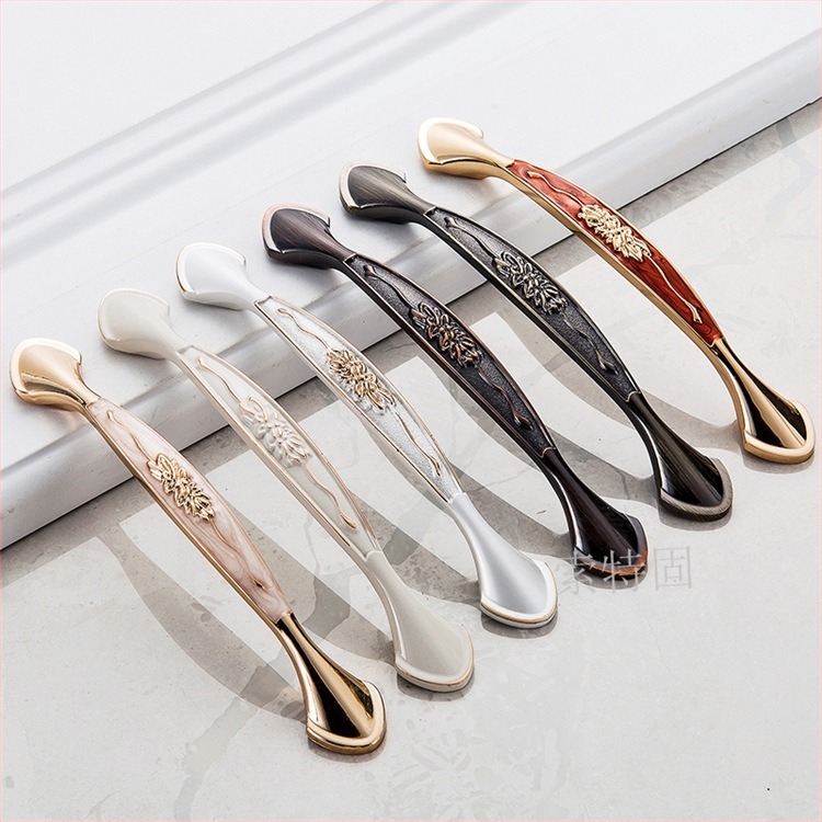 Μονοτρύπητη λαβή για ντουλάπι και συρτάρι, από κράμα ψευδάργύρου, ηλεκτροφορημένη επίστρωση, στυλ ελαφριάς πολυτέλειας; κατάλληλη για γκαρνταρόμπες, ντουλάπες, πόρτες και συρτάρια.