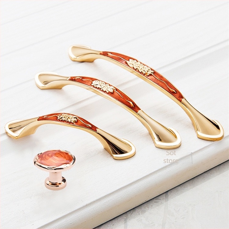 Μονοτρύπητη λαβή για ντουλάπι και συρτάρι, από κράμα ψευδάργύρου, ηλεκτροφορημένη επίστρωση, στυλ ελαφριάς πολυτέλειας; κατάλληλη για γκαρνταρόμπες, ντουλάπες, πόρτες και συρτάρια.