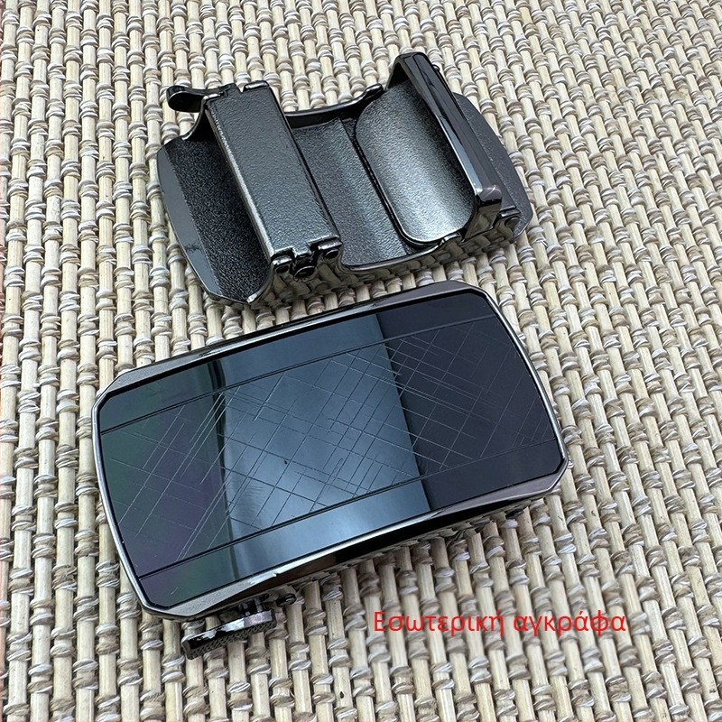 Ζώνη με αυτόματο κούμπωμα – κράμα ψευδαργύρου, ορθογώνιο κούμπωμα, μοτίβο γραμμάτων, Άνοιξη 2025