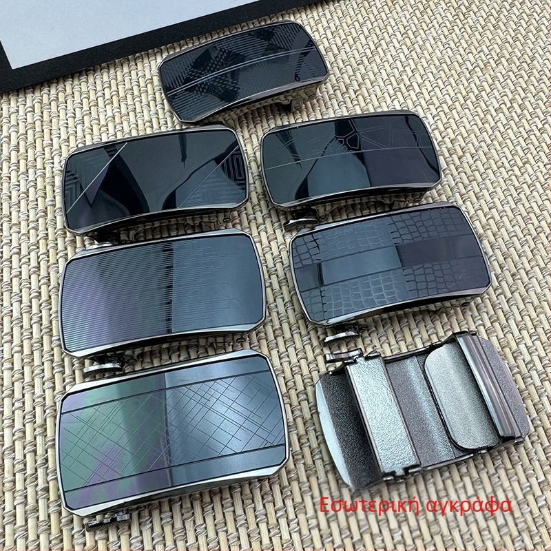 Ζώνη με αυτόματο κούμπωμα – κράμα ψευδαργύρου, ορθογώνιο κούμπωμα, μοτίβο γραμμάτων, Άνοιξη 2025