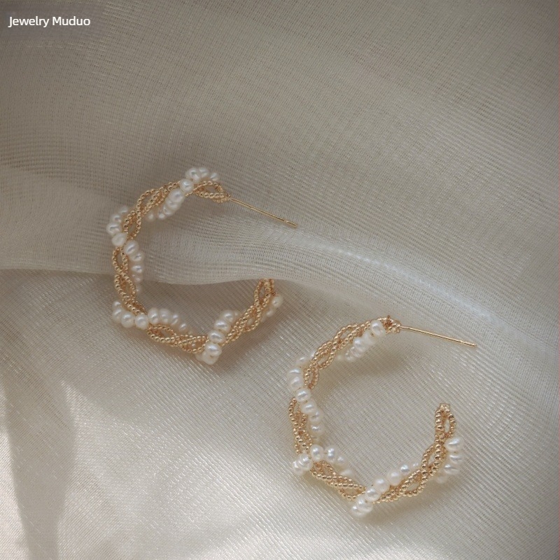 Σκουλαρίκια χειροποίητα με φυσικά γλυκού νερού μαργαριτάρια, πρωτότυπος σχεδιασμός, χρυσή επίστρωση PVD, φθινόπωρο 2025