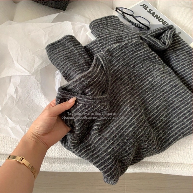 Μπλουζάκι T από ακρυλικό ύφασμα, βουρτσιστή υφή, ριγέ σχέδιο, φαρδιά γραμμή, μακριά μανίκια.