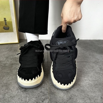 Ανδρικά chunky ρετρό sneakers — χαμηλό ύψος, mesh επάνω μέρος, Rubber σόλα, κορδώσεις, πάτος EVA