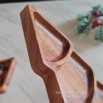 Ξύλινος δίσκος σε σχήμα δέντρου για σνακ και φρούτα — ακανόνιστος σχηματισμός, μοντέρνος μινιμαλιστικός σχεδιασμός; επιφάνεια με χειροποίητη ζωγραφική, κατάλληλος για φούρνο μικροκυμάτων, προσαρμογή με λογότυπο