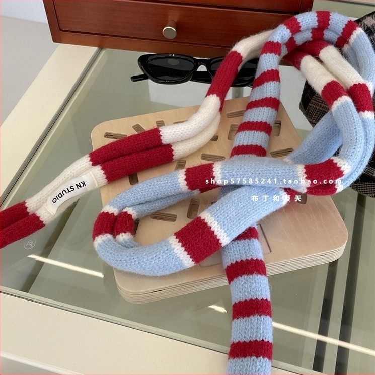Μακρύς φουλάρι από μείγμα μαλλιού, ύφανση warp-knit, χρωματικό block με ρίγες, διατηρεί τη ζεστασιά τον χειμώνα.