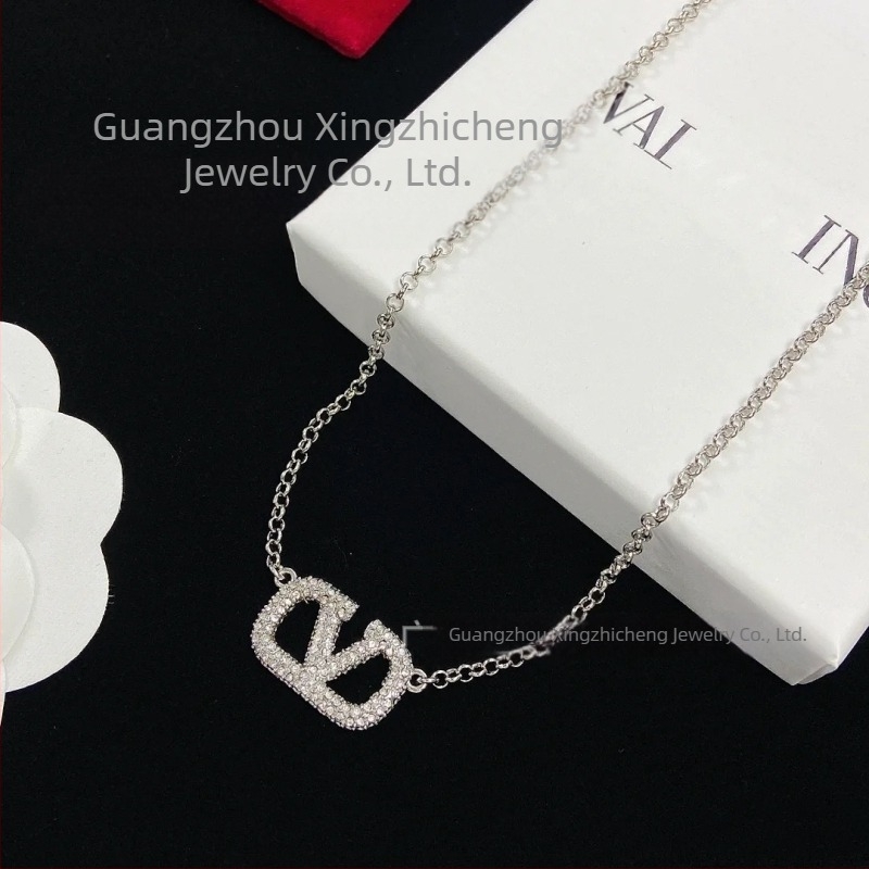 Σετ κολιέ και βραχιόλι με κρεμαστό γράμμα V, χαλκός, αλυσίδα κλειδας, μορφή γράμματος, Καλοκαίρι 2025