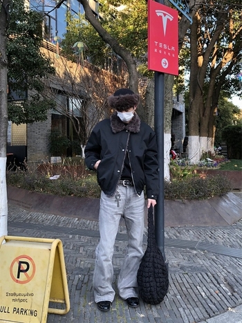 Ανδρικό bomber με παχιά επένδυση από βαμβάκι, ριγέ σχέδιο, σταθερός γιακάς, φερμουάρ και patch τσέπες