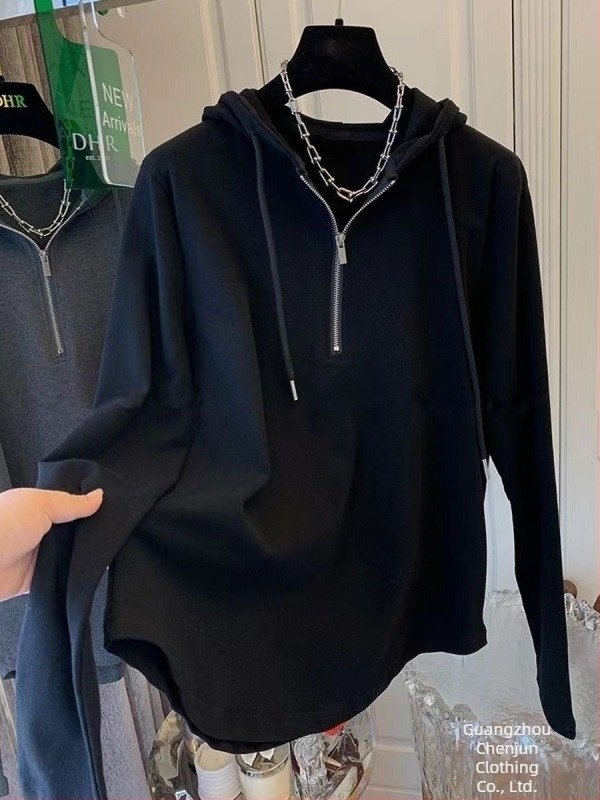 Oversize T-shirt με V-λαιμό, κέντημα και μακριά μανίκια